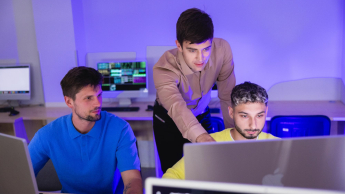 IT product manager - zarządzanie rozwojem produktów cyfrowych | Studia podyplomowe we Wrocławiu | Uniwersytet Dolnośląski DSW we Wrocławiu: lic_bezpieczenstwo_wewnetrzne_spec_01.jpg