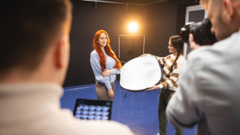 Influencing i kreowanie wizerunku w social mediach | Studia I stopnia we Wrocławiu | Uniwersytet Dolnośląski DSW we Wrocławiu: zajęcia z fotografii