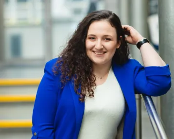 Maturzyści | Uniwersytet Dolnośląski DSW we Wrocławiu: Główna grafika: Maturzyści - studentka Natalia Panaś