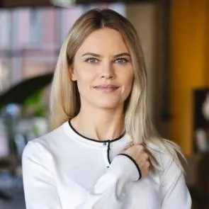 Logopedia | Studia podyplomowe we Wrocławiu | Uniwersytet Dolnośląski DSW we Wrocławiu: zdjęcie portretowe - Olga Magalas 