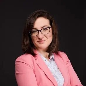 Język angielski w edukacji przedszkolnej i wczesnoszkolnej | Uniwersytet Dolnośląski DSW we Wrocławiu: zdjęcie portretowe - Katarzyna Kępińska  Kierownik kierunku