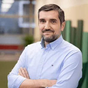 Nowoczesne technologie cyfrowe w edukacji (EdTech) | Studia podyplomowe we Wrocławiu | Uniwersytet Dolnośląski DSW we Wrocławiu: zdjęcie portretowe - Marcin Kowalski  kierownik kierunku