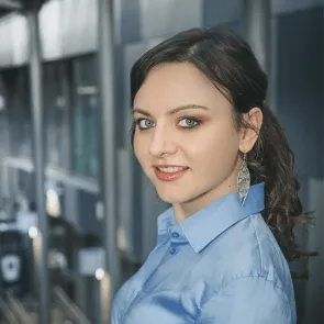 Psychodietetyka z elementami AI | Uniwersytet Dolnośląski DSW we Wrocławiu: zdjęcie portretowe - mgr inż. Joanna Mulik-Buczma  kierownik kierunku