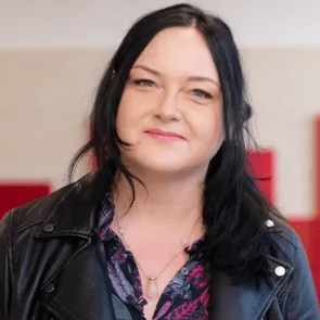 Przygotowania pedagogiczne do wykonywania zawodu nauczyciela | Uniwersytet Dolnośląski DSW we Wrocławiu: zdjęcie portretowe - dr Małgorzata Mikołajczak - Woźniak