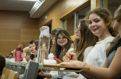 Uniwersytet Dzieci w Uniwersytecie Dolnośląskim DSW | Zobacz relację! | Aktualności | Uniwersytet Dolnośląski DSW we Wrocławiu: Wykład wzbudził spore zainteresowanie wśród młodzieży. 