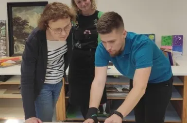 Laboratorium Dydaktyki - program transformatywnego nauczania dla klas 4-8 szkoły podstawowej | Uniwersytet Dolnośląski DSW we Wrocławiu: Wyjazdowe warsztaty pisarskie - praca przy projekcie