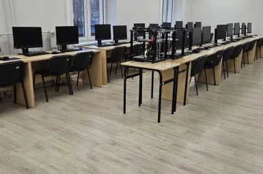 Laboratoria i pracownie | Uniwersytet Dolnośląski DSW we Wrocławiu:  laboratorium: Grafika komputerowa. 