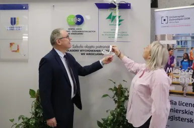 Nawiązanie współpracy patronackiej z Zespołem Szkół Ekonomiczno-Ogólnokształcących we Wrocławiu | Aktualności | Uniwersytet Dolnośląski DSW we Wrocławiu: Nawiązanie współpracy patronackiej z Zespołem Szkół Ekonomiczno-Ogólnokształcących we Wrocławiu