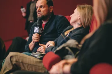 Dyskusyjny Klub Filmowy UDDSW wystartował | FOTORELACJA | Aktualności | Uniwersytet Dolnośląski DSW we Wrocławiu: dr hab. Paweł Rudnicki, prof. UDDSW – pedagog, politolog, wykładowca UD DSW. W swojej pracy naukowej zajmuje się pedagogiką krytyczną, edukacją alternatywną, edukacją antydyskryminacyjną oraz edukacyjnymi wymiarami działań organizacji pozarządowych i grup nieformalnych.