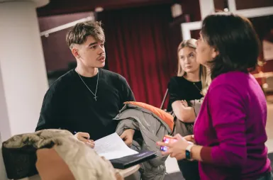 Dyskusyjny Klub Filmowy UDDSW wystartował | FOTORELACJA | Aktualności | Uniwersytet Dolnośląski DSW we Wrocławiu: Wśród publiczności nie zabrakło studentów UD DSW.