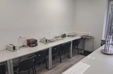 Laboratoria i pracownie | Uniwersytet Dolnośląski DSW we Wrocławiu: Laboratorium podstaw fizyki 