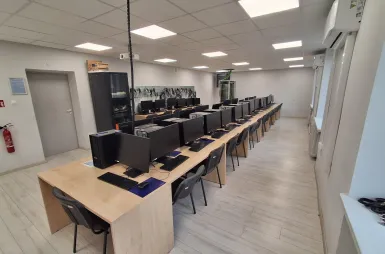 Laboratoria i pracownie | Uniwersytet Dolnośląski DSW we Wrocławiu: laboratorium: Sieci komputerowe