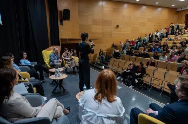 Podsumowanie | Otwarci na siebie: Dolny Śląsk w dialogu o samotności online i offline | Aktualności | Uniwersytet Dolnośląski DSW we Wrocławiu: 16