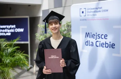 Aktualności | Uniwersytet Dolnośląski DSW we Wrocławiu: student w todze