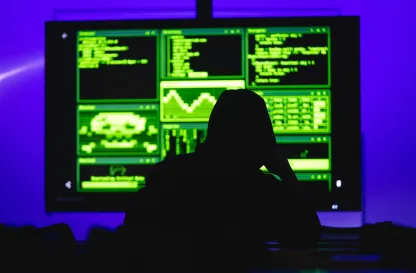 Poradniki - dzielimy się wiedzą | Uniwersytet Dolnośląski DSW we Wrocławiu: Osoba przed monitorem