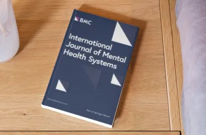 Aktualności | Uniwersytet Dolnośląski DSW we Wrocławiu: książka leżąca na biurku