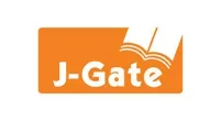 Biblioteka | Uniwersytet Dolnośląski DSW we Wrocławiu: Na grafice znajduje się logo J-Gate. Logo ma kształt pomarańczowego prostokąta z zaokrąglonymi rogami. Po lewej stronie widnieje biały napis „J-Gate”, a w prawym górnym rogu przedstawiono stylizowaną, otwartą książkę z uniesionymi stronami, co symbolizuje dostęp do wiedzy i publikacji. Logo jest proste i nowoczesne, odnosząc się do elektronicznej platformy dostępu do czasopism naukowych.