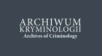 Biblioteka | Uniwersytet Dolnośląski DSW we Wrocławiu: Na grafice znajduje się logo czasopisma naukowego „Archiwum Kryminologii”. Centralnie umieszczony jest napis w dwóch językach. W górnej części, większą czcionką, widnieje tekst „ARCHIWUM KRYMINOLOGII”, natomiast poniżej, mniejszą i pogrubioną czcionką, umieszczono tłumaczenie angielskie: „Archives of Criminology”. Całość osadzona jest na ciemnym tle, co nadaje logo elegancki, profesjonalny charakter, podkreślający naukowy profil czasopisma.