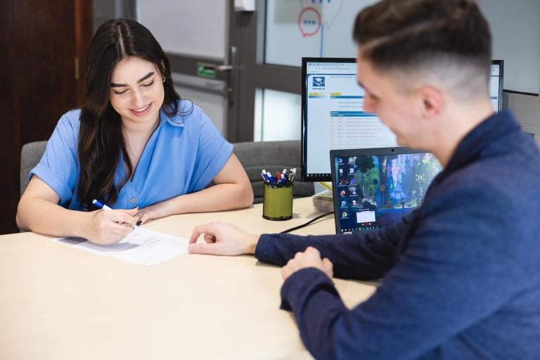 Zarządzanie przedsiębiorstwem z wykorzystaniem AI | Studia I stopnia we Wrocławiu | Uniwersytet Dolnośląski DSW we Wrocławiu: Uzupełnianie dokumentów przez studentkę