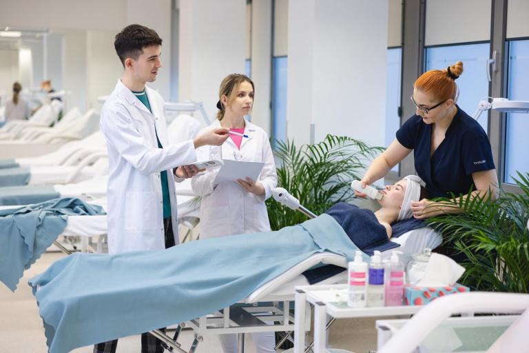 Modelowanie sylwetki z elementami suplementacji | Studia I stopnia we Wrocławiu | Uniwersytet Dolnośląski DSW we Wrocławiu: Zajęcia z kosmetologii