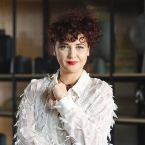 Komunikacja wizerunkowa | Studia I stopnia we Wrocławiu | Uniwersytet Dolnośląski DSW we Wrocławiu: zdjęcie portretowe - Marta Posor