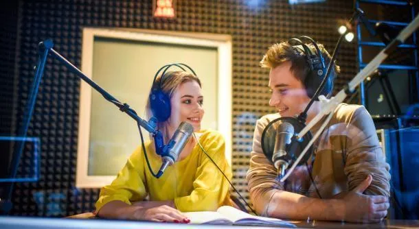 Komunikacja wizerunkowa i reklama z elementami AI | Studia I stopnia we Wrocławiu | Uniwersytet Dolnośląski DSW we Wrocławiu: Studenci w speakerce