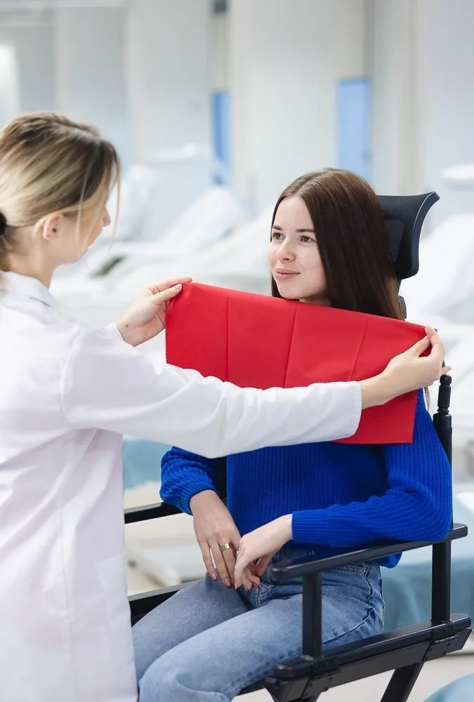 Biokosmetyka i terapie naturalne | Studia I stopnia we Wrocławiu | Uniwersytet Dolnośląski DSW we Wrocławiu: Zajęcia z kosmetologii - analiza kolorystyczna