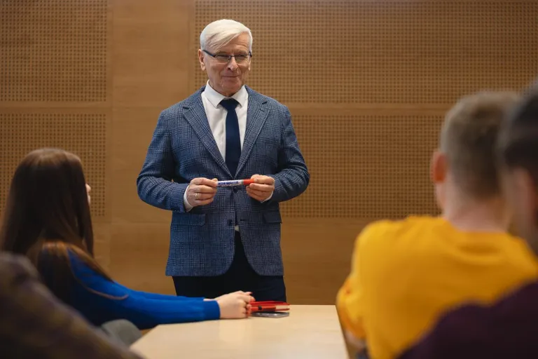 E-marketing z elementami AI | Studia I stopnia we Wrocławiu | Uniwersytet Dolnośląski DSW we Wrocławiu: Zajęcia prowadzone przez wykładowcę