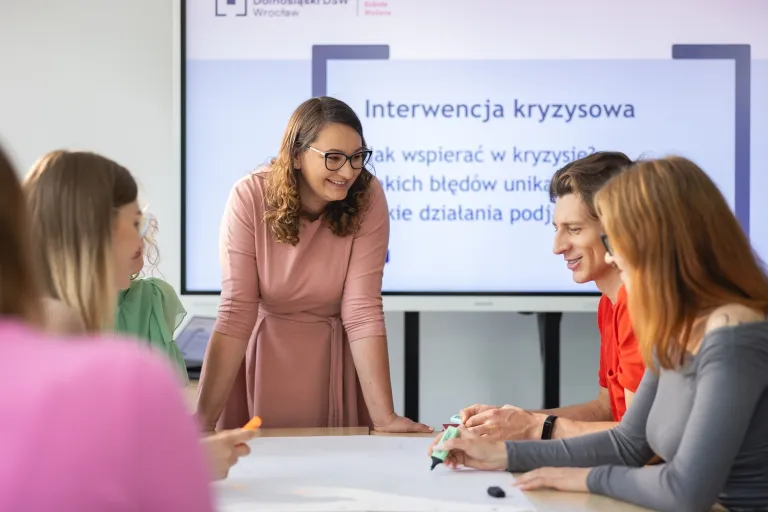 Terapia pedagogiczna | Studia I stopnia we Wrocławiu | Uniwersytet Dolnośląski DSW we Wrocławiu: zajęcia z interwencji kryzysowej