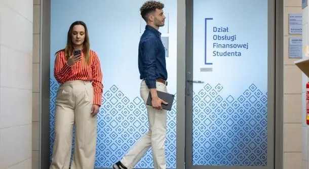 Obsługa finansowa studenta | Uniwersytet Dolnośląski DSW we Wrocławiu: Studenci przy Dziale Obsługowym Studenta