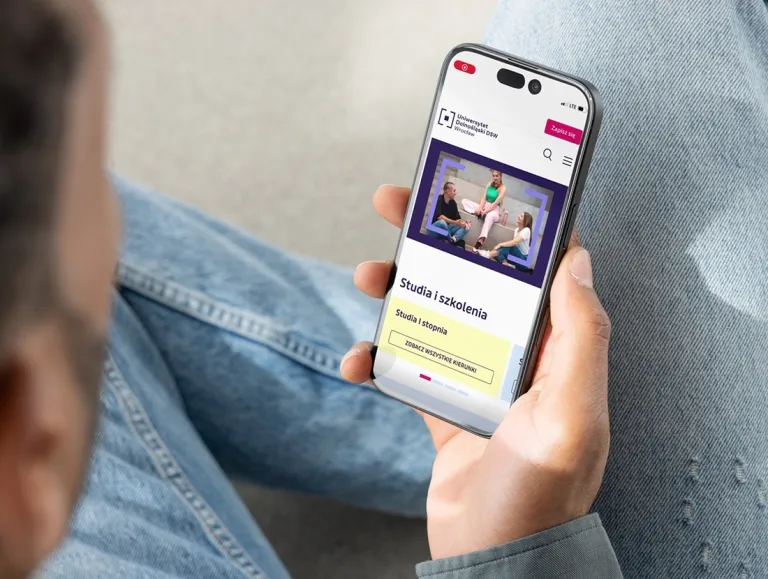 Nowoczesna, mobilna, autentyczna – poznaj naszą nową stronę internetową | Aktualności | Uniwersytet Dolnośląski DSW we Wrocławiu: grafika nowa strona internetowa